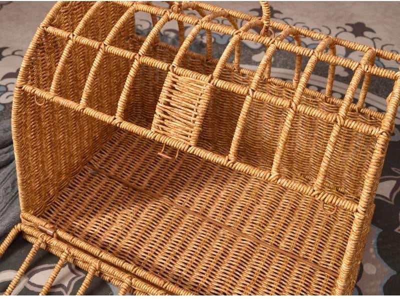 Vine woven hand-held cat cage